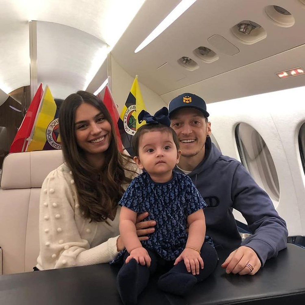 Mesut Özil'den Amine Gülşe'yi duygulandıran bağış: Kızı adına 100 öğrenciye burs verdi - 4