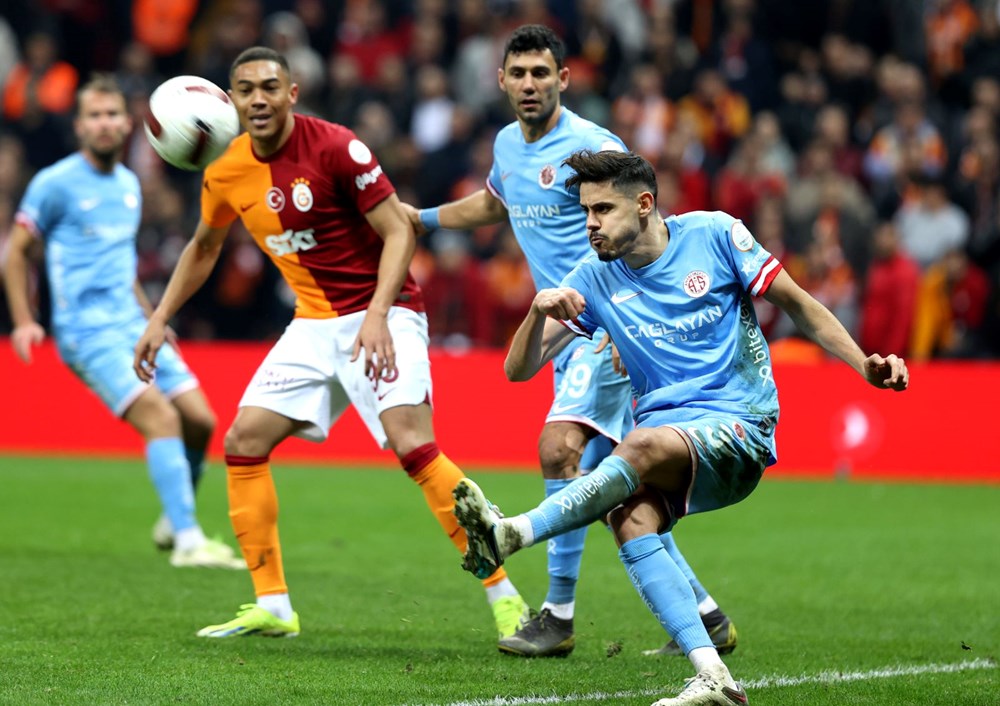 Eski hakemler değerlendirdi: Galatasaray'ın Antalyaspor karşısında kazandığı penaltıda karar doğru mu? - 7