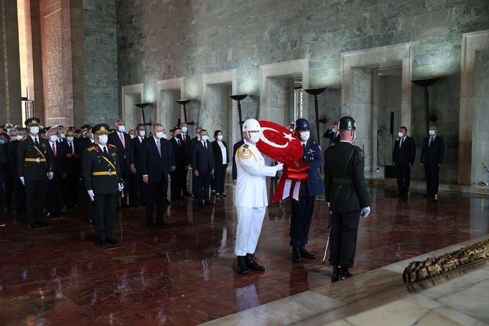 Devlet erkanından Anıtkabir ziyareti (Büyük zaferin 99. yılı) - 1