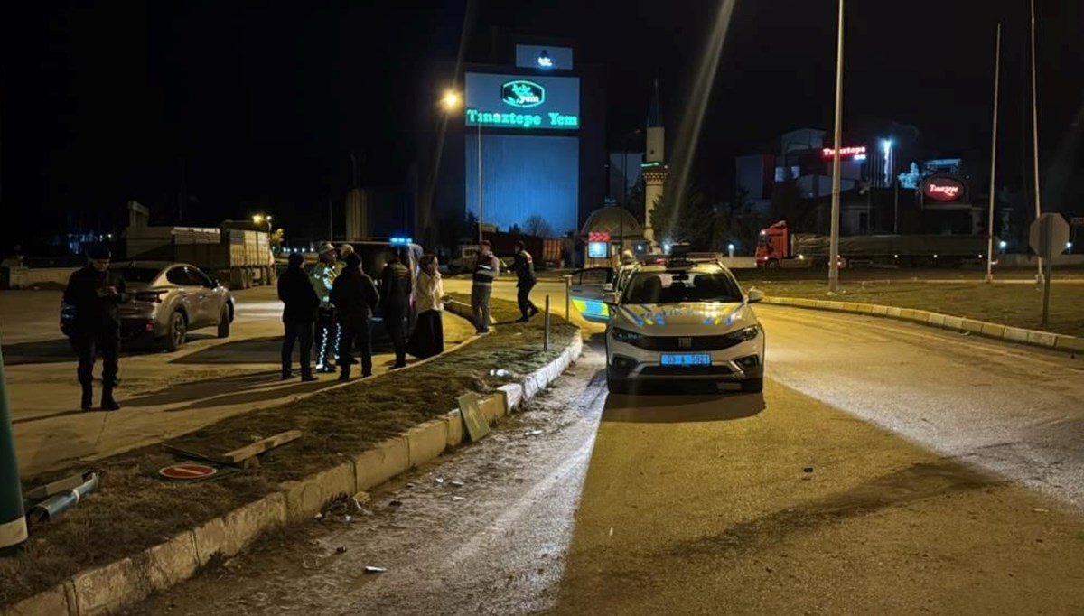 AK Parti'li milletvekili trafik kazası geçirdi AK Parti'li milletvekili trafik kazası geçirdi