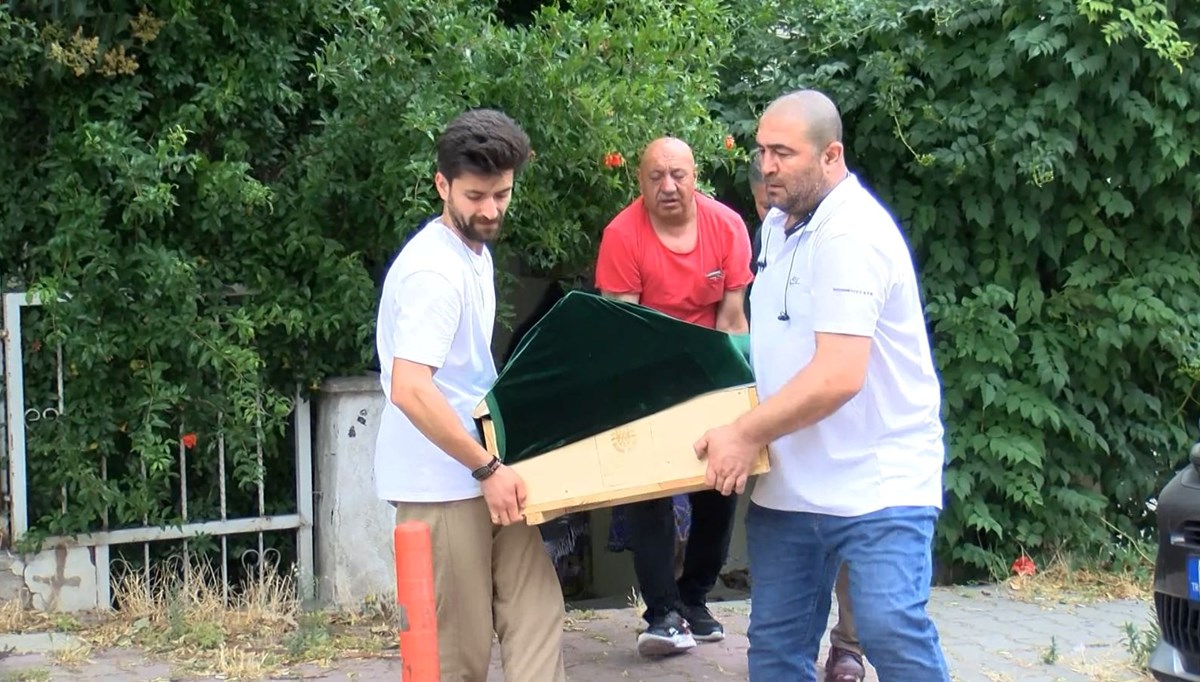 Eski bakanın kardeşinin sır ölümü: Evinde cansız bedeni bulundu Eski bakanın kardeşinin sır ölümü: Evinde cansız bedeni bulundu