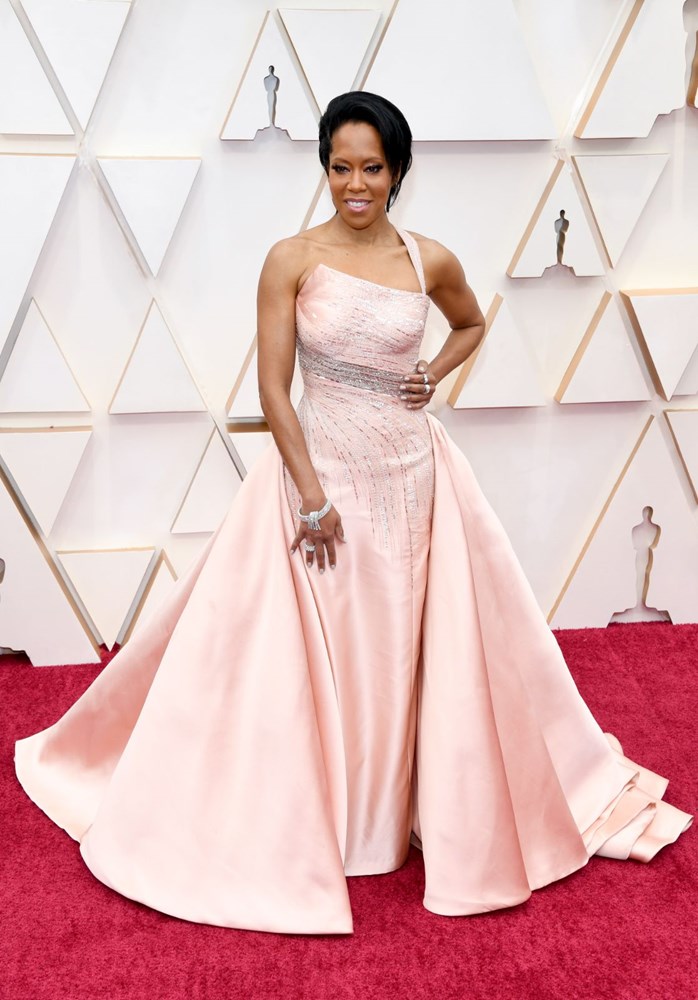 <p>Regina King oscar red carpet</p><p>Dress: Versace</p>