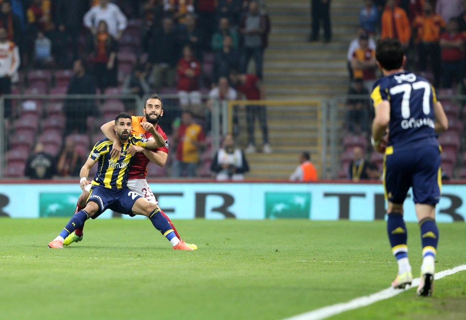 Fenerbahçe zirve yarışında yara aldı - 1