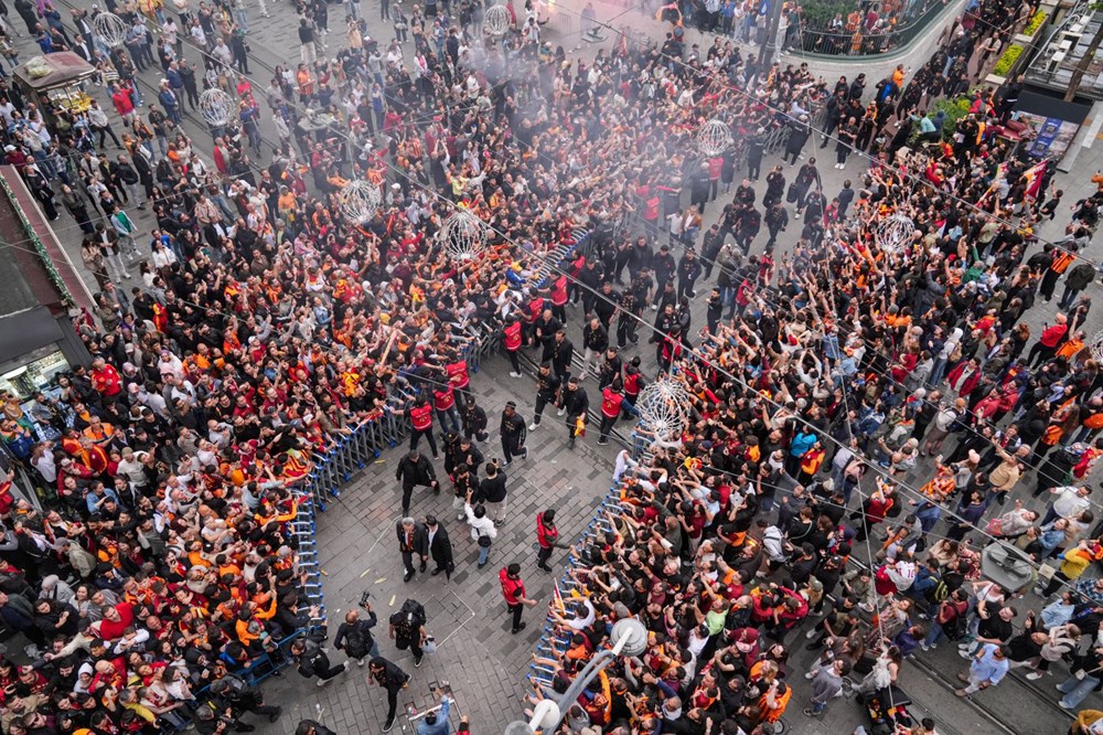 Galatasaray'da şampiyonluk kutlaması 74 zzjK10AGCEu2B