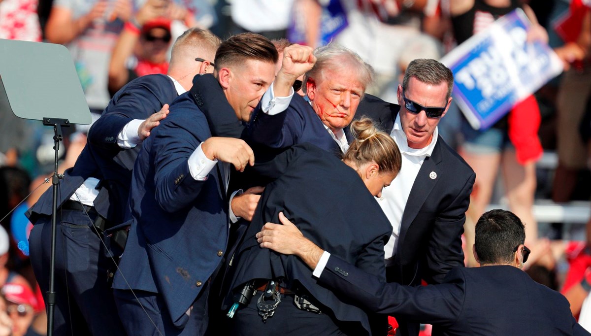 Trump'ın kulağına şarapnel mi isabet etti? Doktorundan iddialara yalanlama Trump'ın kulağına şarapnel mi isabet etti? Doktorundan iddialara yalanlama