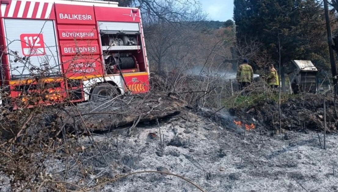 Balıkesir'de çıkan arazi yangını korkuttu